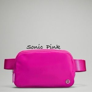 🦋 NWT everywhere belt bag by lululemon 🦋